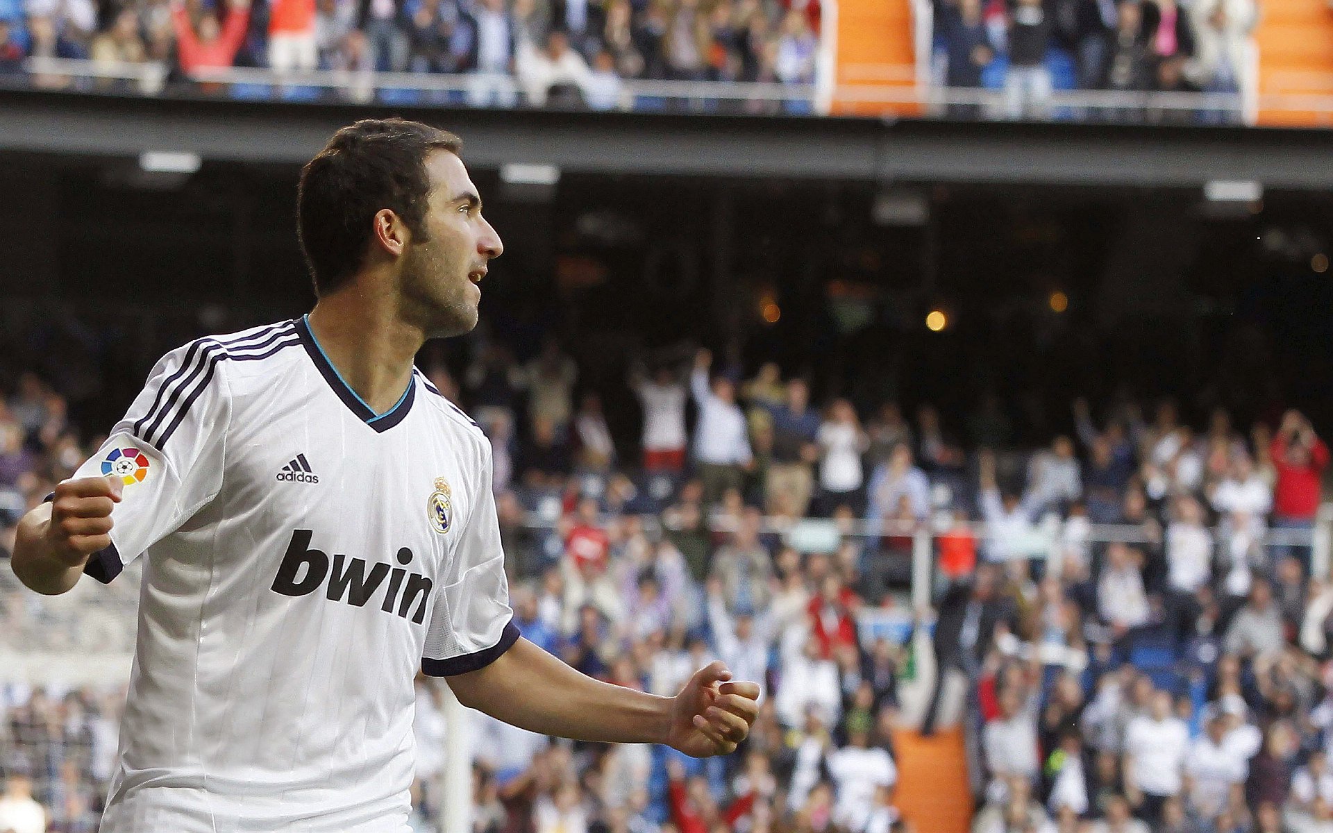 9游-“足球+科技”新模式推动比赛更智能、更精彩,足球高科技